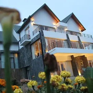 https://serenus-boutique-villa.kandyhotelsnow.com