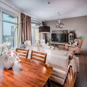 https://al-ashrafia-holiday-homes-downtown-boulevard-burj-khalifa-view.sharjah-hotels.com